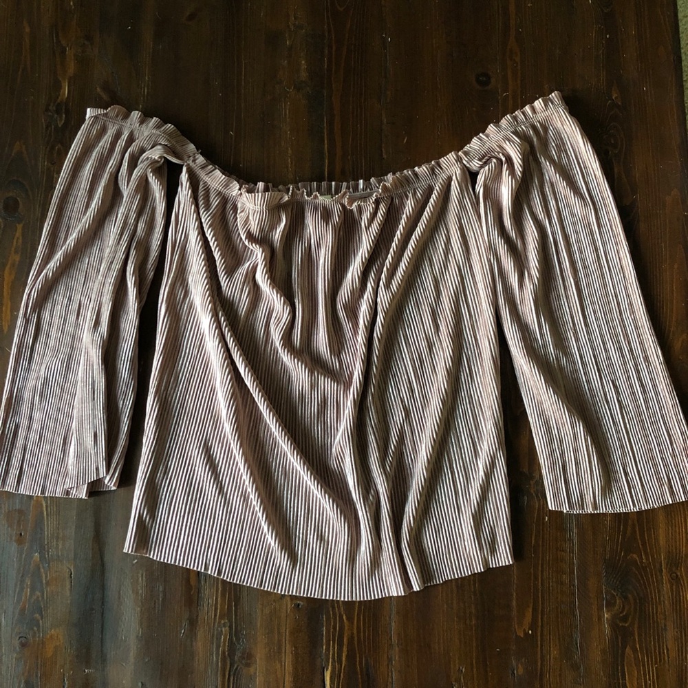 Mima Chica Plissé Off the Shoulder Top - Picture 5 of 6